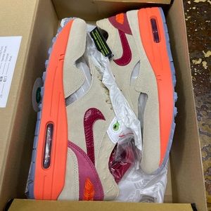 New in box Nike air max 1